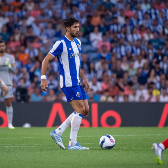 Zvanično: Grujić kod Nikolića i Jovića! FOTO