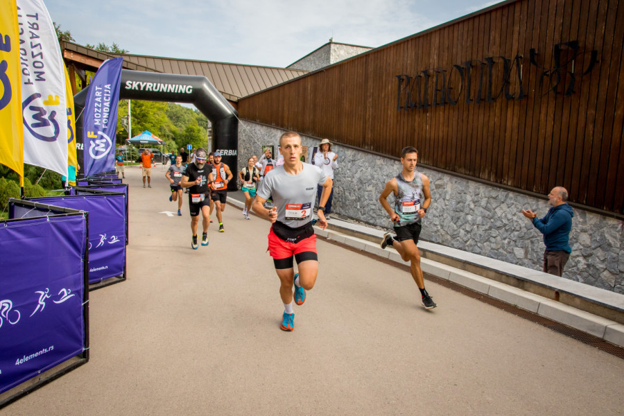 Avantura od Šiljka do Bovanskog jezera – hrabri takmičari ujedinili Četiri elementa na mističnom Rtnju FOTO