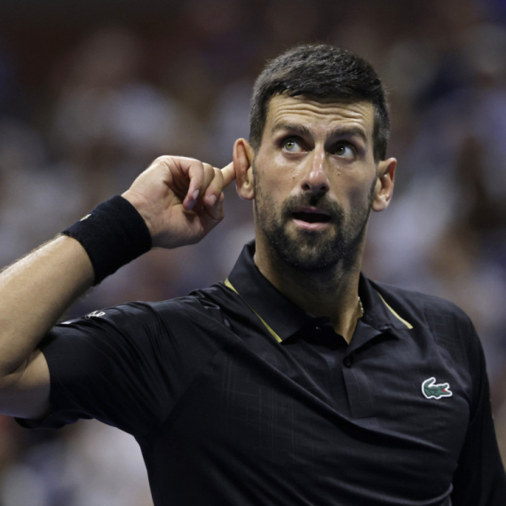 Đoković u ratu sa publikom – ceo stadion slavi kada on pogreši VIDEO