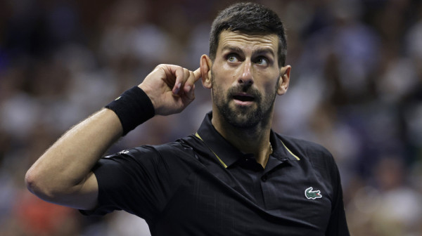 Đoković u ratu sa publikom – ceo stadion slavi kada on pogreši VIDEO