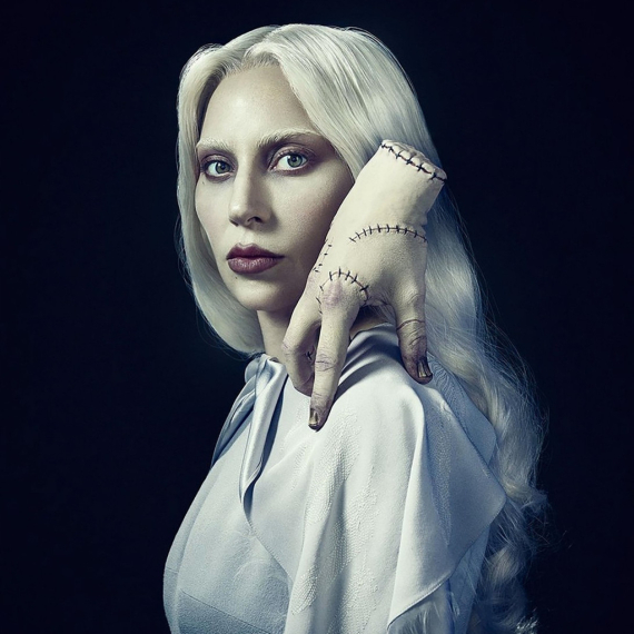 Peva na groblju punom jezivih lutaka: Lejdi Gaga neprepoznatljiva VIDEO