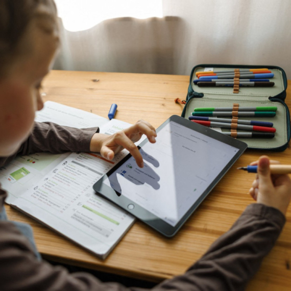 Srpski genije iz Užica smislio aplikaciju: Ovako će deca iz dijaspore za 7 dana savladati ćirilicu!