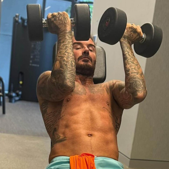 Viktorija objavila fotku gotovo nagog Dejvida Bekama, pljušte komentari FOTO