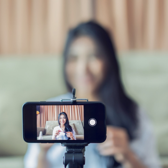 Zastrašujuće predviđanje: Ovako će izgledati influenserke 2050. godine? FOTO