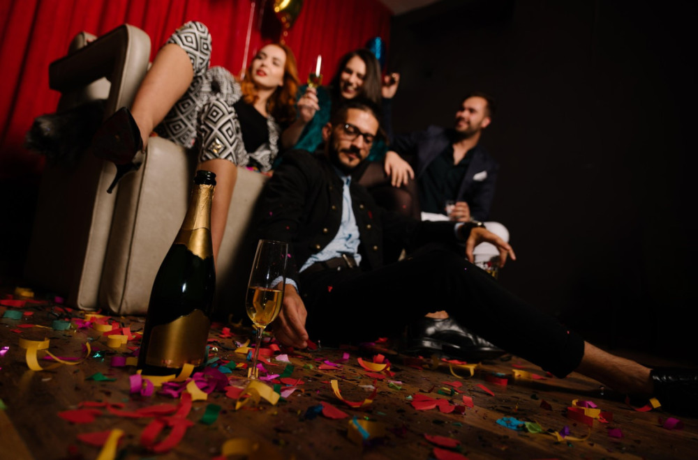 Par koji je osnovao svingerski klub na meti kritika: "Zabranjen ulaz neprivlačnim ljudima" VIDEO