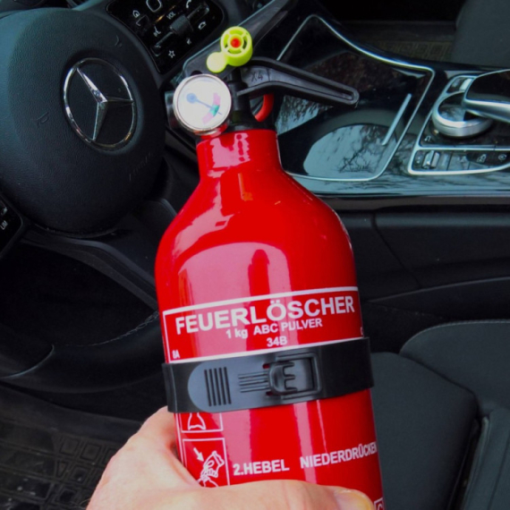 Aparati za gašenje požara u automobilima – prah ili pena, šta je bolje rešenje?