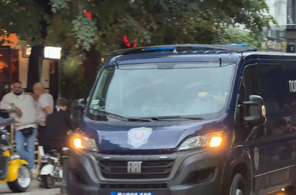 Užas u Novom Pazaru: Izboden mladić hitno prebačen u bolnicu FOTO