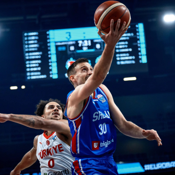 Šta ovo bi? Avramović izjurio sa terena VIDEO