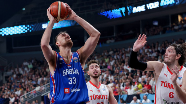 Milutinov: "Bolje da poraz dođe sada"