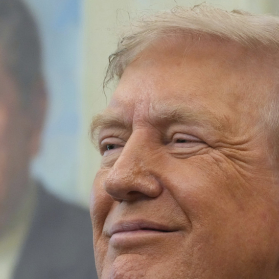 Greška Amerike; Tramp potpisao: Ova zemlja ima posebne uslove