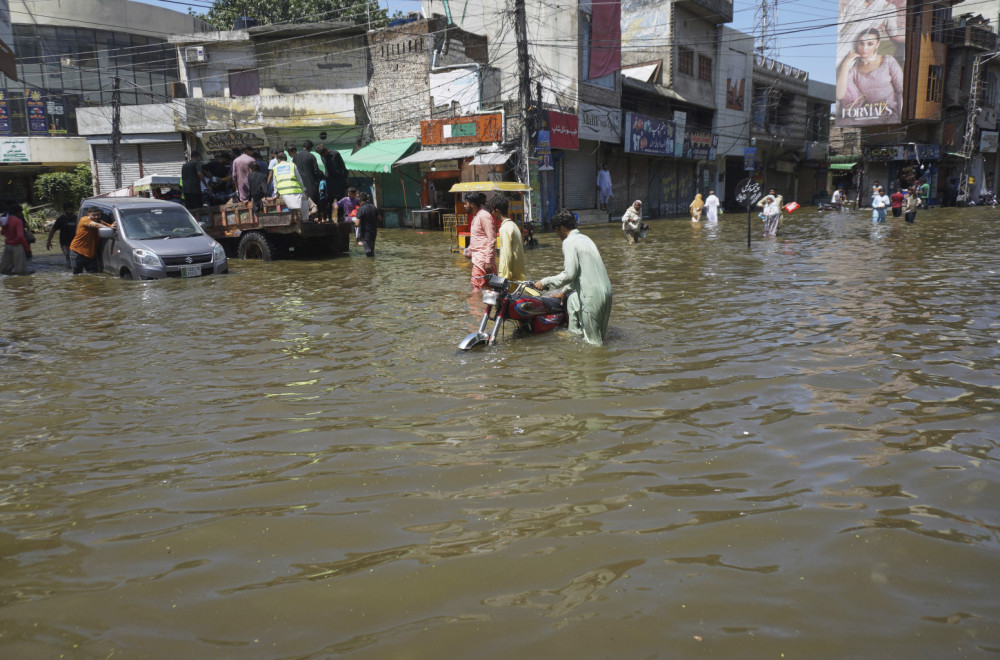 Reke gutaju sela: Skoro četiri miliona ljudi pogođeno poplavama FOTO/VIDEO