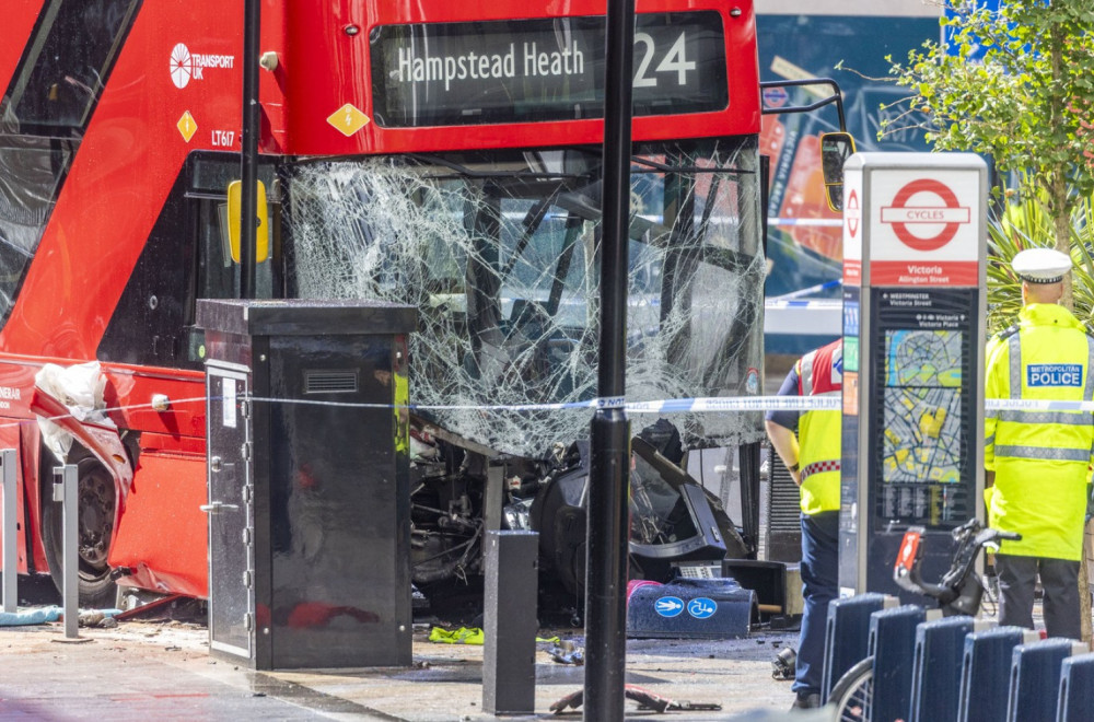 Karambol u Londonu: Autobus pokosio pešake VIDEO
