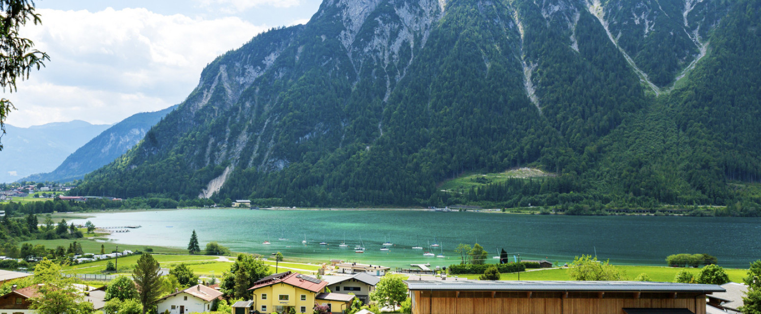 Upoznajte "fjorda Alpa": Tirkizno jezero kao sa razglednice koje će vas ostaviti bez daha VIDEO