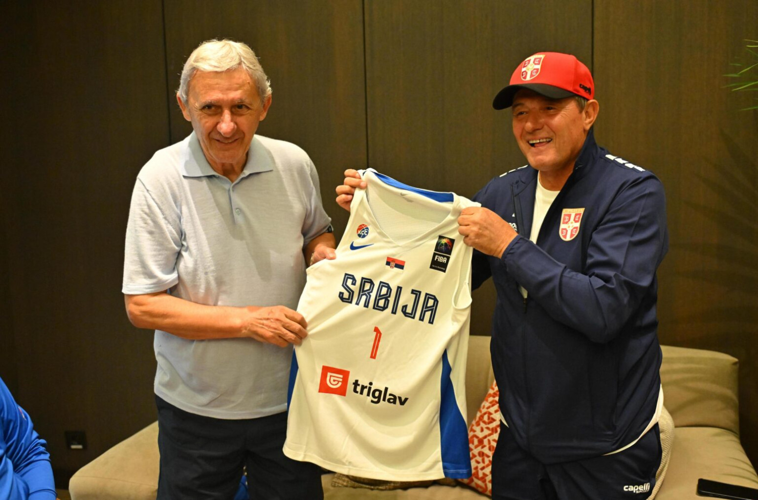 Druženje selektora u Rigi i poklon za Piksija FOTO/VIDEO