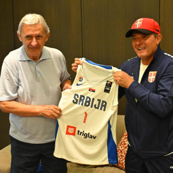 Druženje selektora u Rigi i poklon za Piksija FOTO/VIDEO