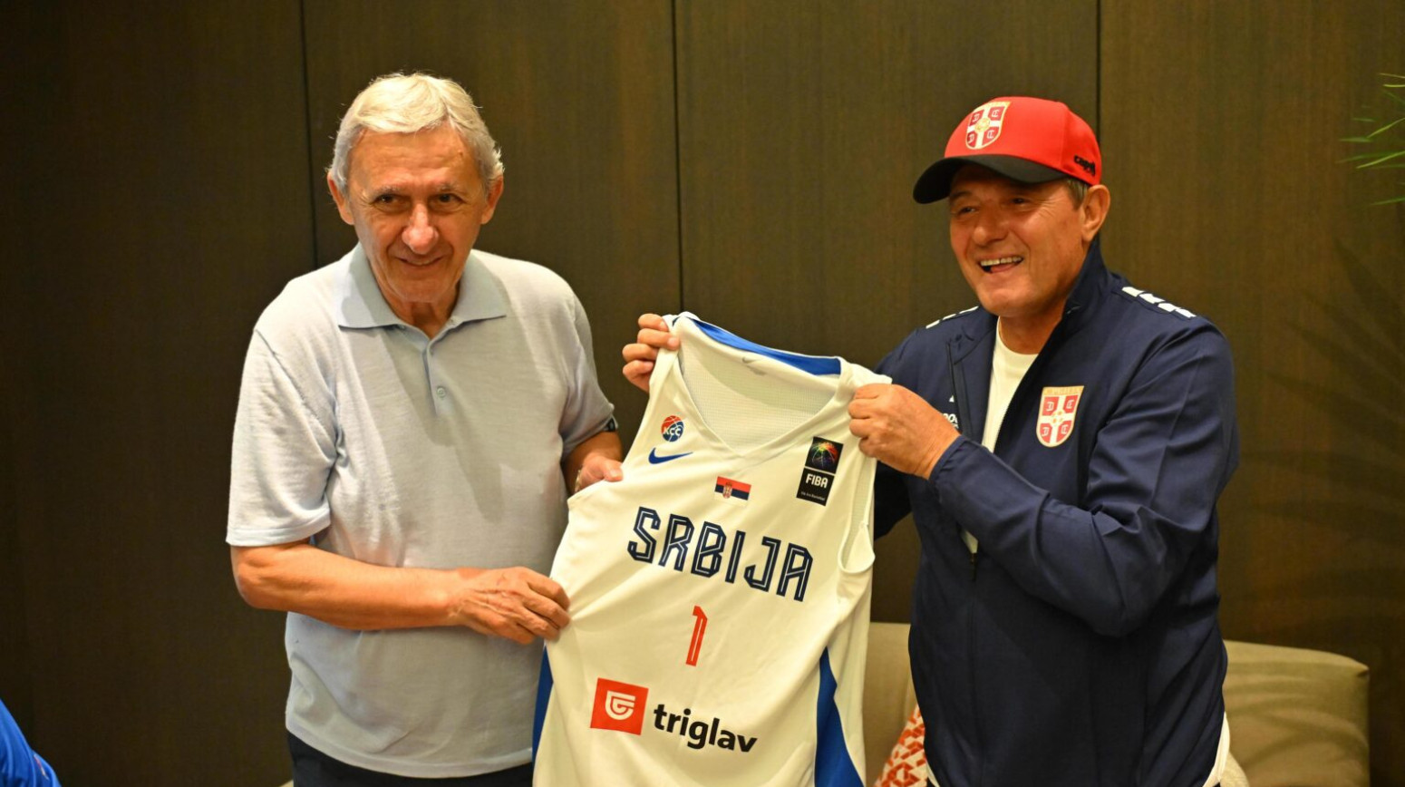 Druženje selektora u Rigi i poklon za Piksija FOTO/VIDEO