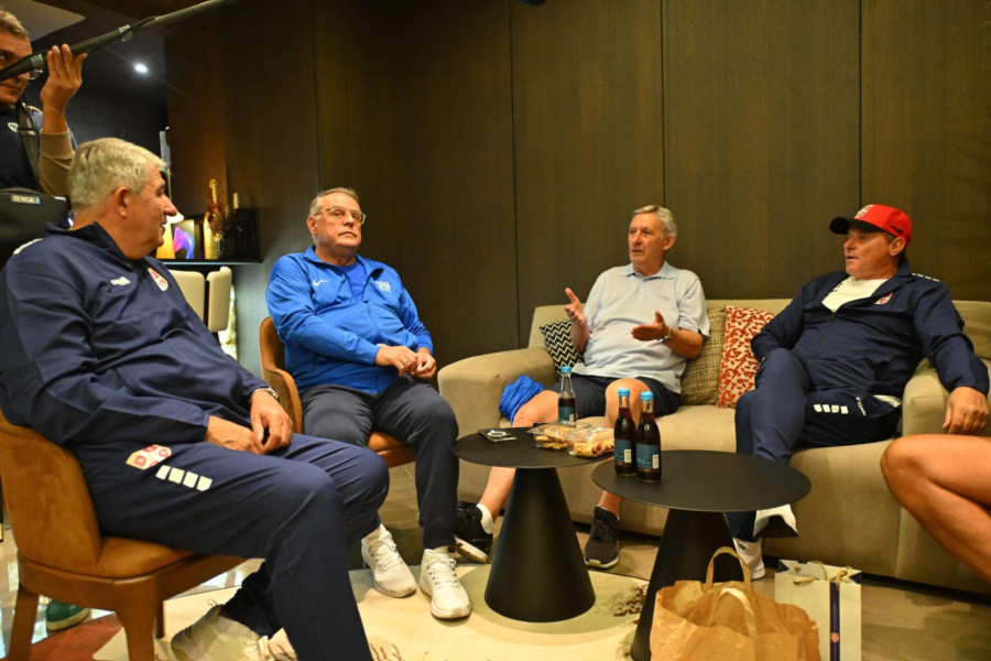 Druženje selektora u Rigi i poklon za Piksija FOTO/VIDEO