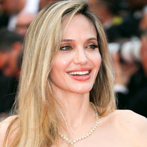 Drastična promena lepe Anđeline: Kratko i jasno – pun pogodak FOTO