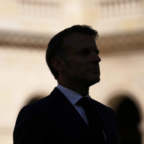 Makron pred teškom odlukom: U narednih 48 sati...