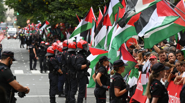 Haos u Bilbau – Propalestinci prekinuli Vueltu zbog Izraelaca VIDEO