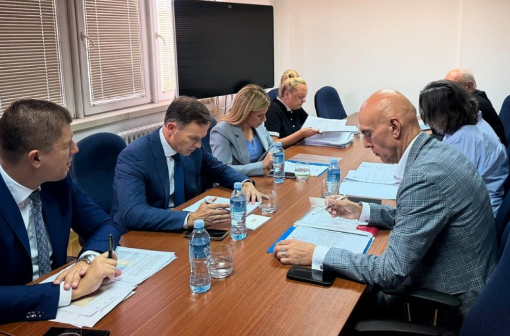 Mali sa predstavnicima sindikata i poslodavaca: "Vanredno povećanje minimalne zarade od 1. oktobra"