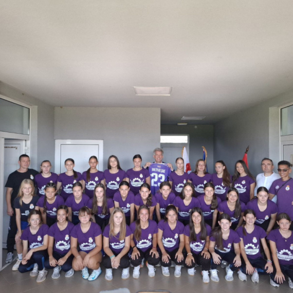 Donacija reprezentacije Engleske ženskom fudbalskom klubu u Staroj Pazovi