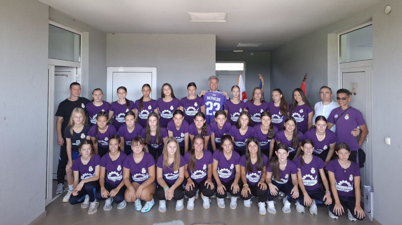 Donacija reprezentacije Engleske ženskom fudbalskom klubu u Staroj Pazovi