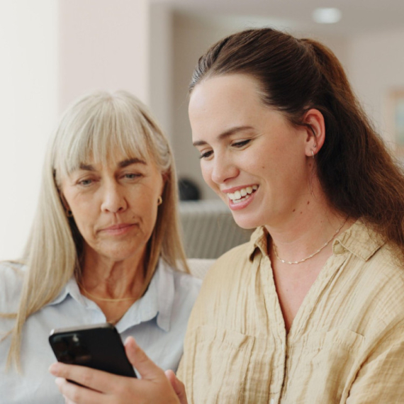 Snalaženje u digitalnom svetu – kada mi postajemo vodiči onima koji su nas vodili kroz život