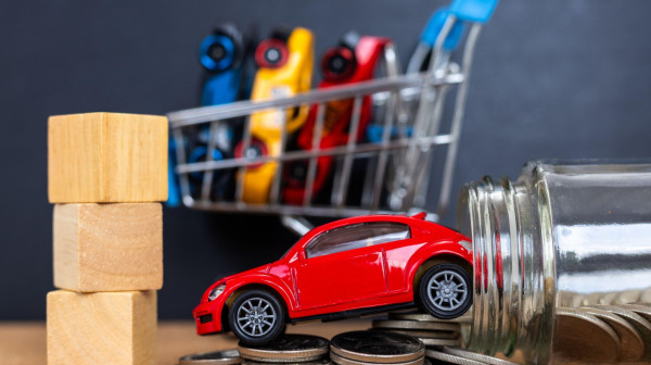 Konobarica kupila 10 automobila za 8 dana – nije sve kao što izgleda