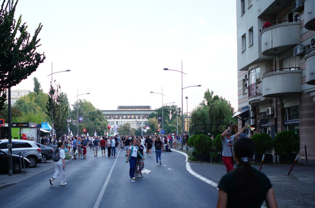 Blokaderi kopiraju propagandu nacista: "Dezinfikuju" ulice kojima su prošle pristalice Aleksandra Vučića VIDEO