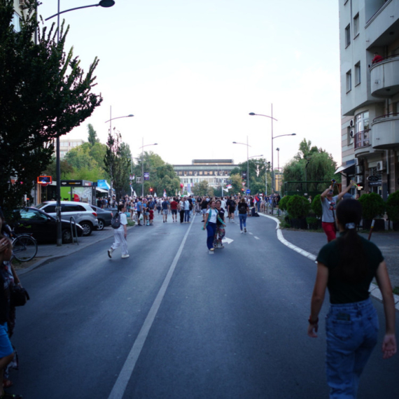 Blokaderi kopiraju propagandu nacista: "Dezinfikuju" ulice kojima su prošle pristalice Aleksandra Vučića VIDEO