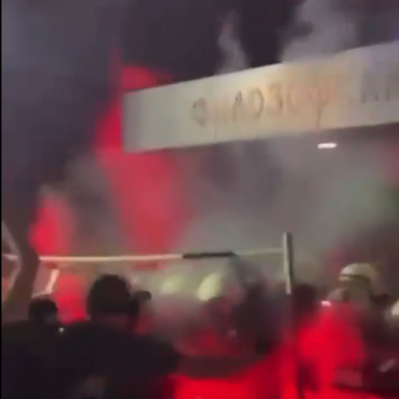 Dekanat Filozofskog fakulteta: Najoštrije osuđujemo napade na pripadnike policije i zgradu Fakulteta