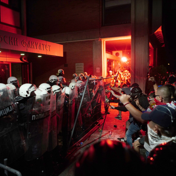 MUP: Blokaderi u Novom Sadu imaju nameru da napadnu policiju; Upozorenje: Poštujte zakon