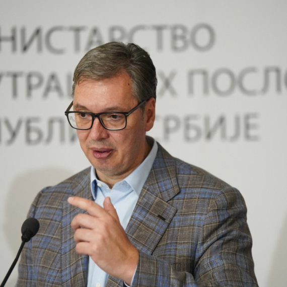 Vučić: 11 policajaca povređeno u Novom Sadu; Uhapšeno više lica; Nasilje neće biti dozvoljeno; Sačuvaćemo mir