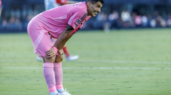 Suares rigorozno kažnjen zbog pljuvanja trenera