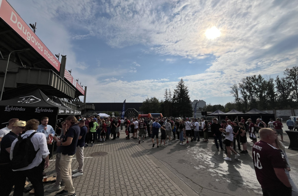 Letonska policija ne dozvoljava Srbima ulaz na stadion!