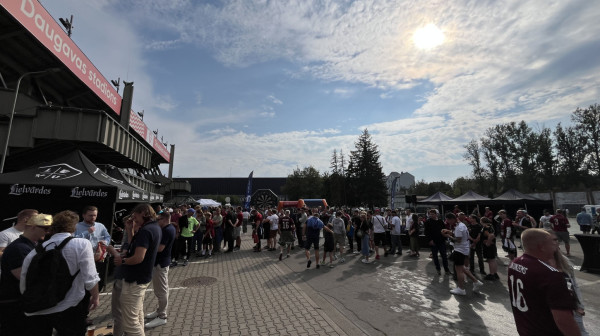 Letonska policija ne dozvoljava Srbima ulaz na stadion!