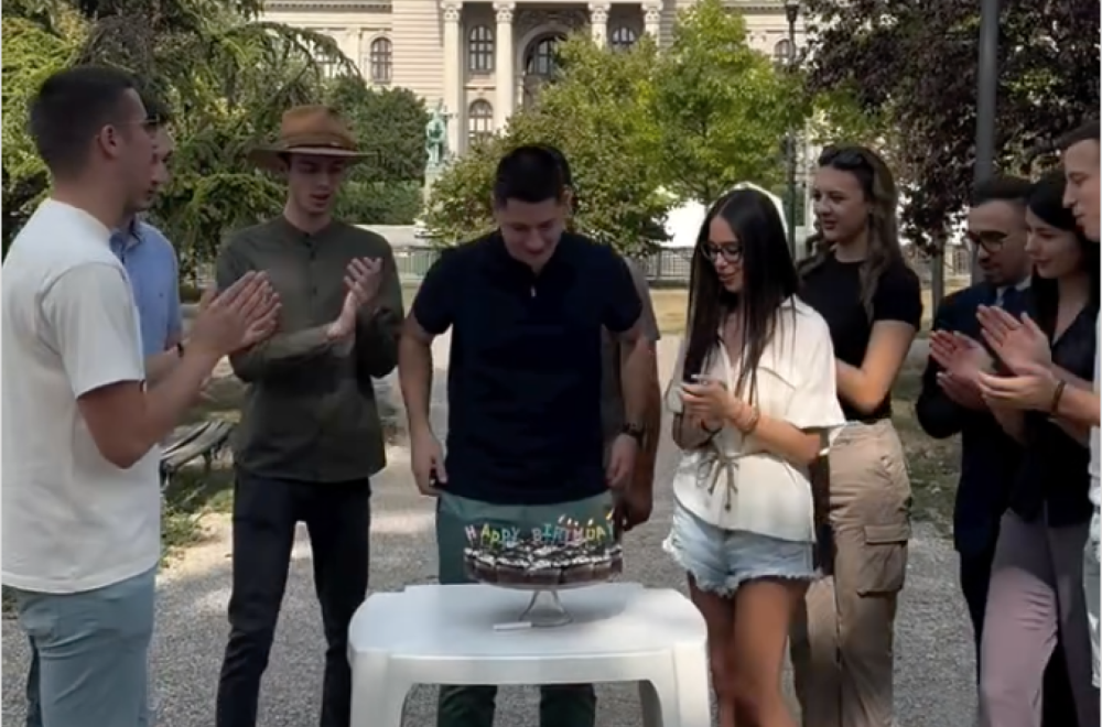 Studenti koji žele da uče čestitali Pavloviću rođendan: Danas slavimo tebe – čoveka koji ne odustaje VIDEO