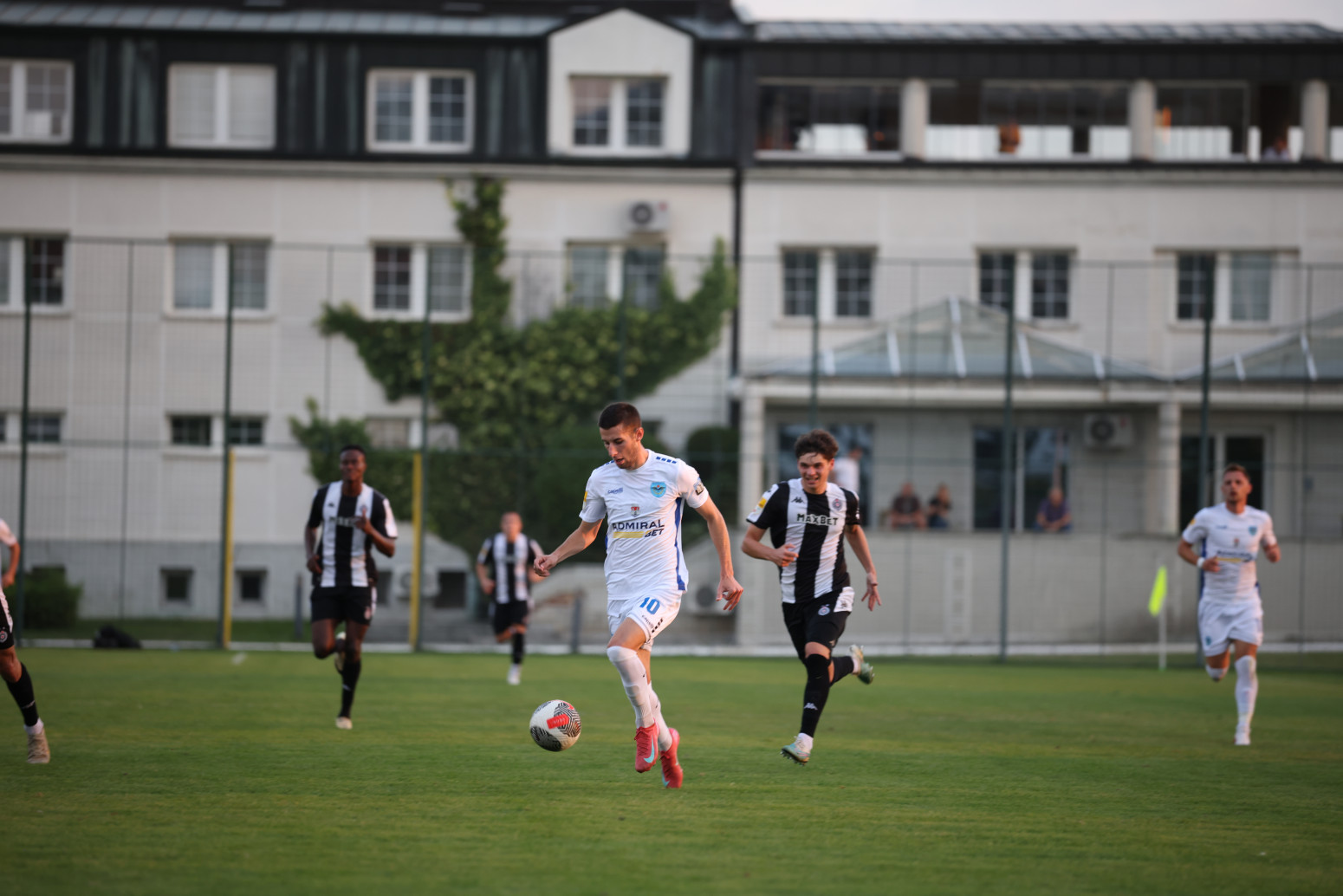 Devet golova u meču Partizana i Železničara