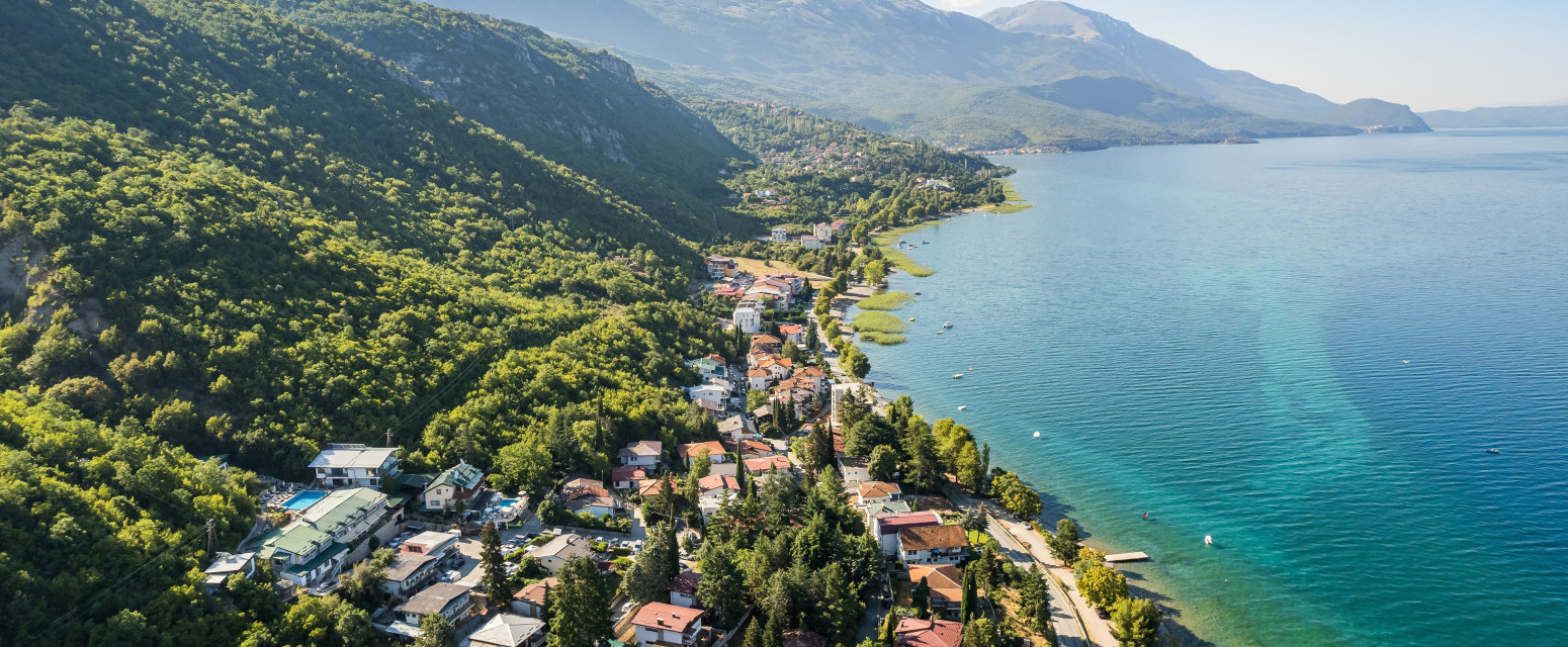 Bušilica pored glave na plaži: Pukla sezona, turisti pobegli; Za sve krive agencije