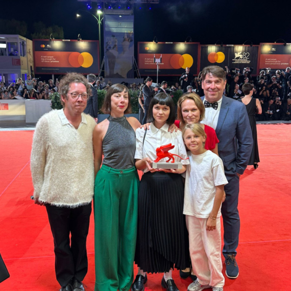 Veliki uspeh u Veneciji za srpsku koprodukciju: Lav budućnosti pripao debitantskom filmu "Kratko leto"