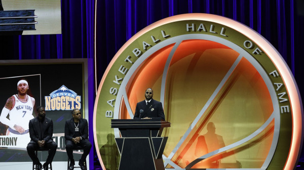 Karmelo Entoni i Dvajt Hauard primljeni u Kuću slavnih VIDEO