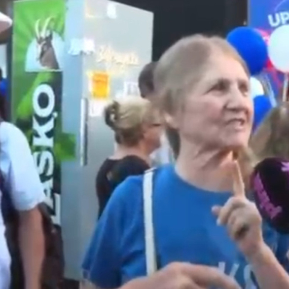 Penzionerka sa Voždovca poručila: Samo verujem predsedniku Vučiću, doživotno ću da glasam za njega VIDEO