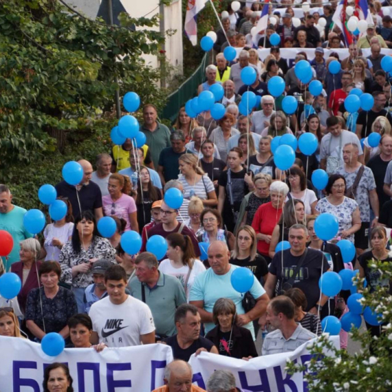 Vučić: Slobodni građani se probudili; Verujem da će po mom povratku iz Njujorka biti 200.000 ljudi na ulicama