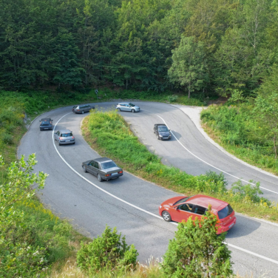 Mislili su da je poziv u pomoć greška; Neobična situacija u Crnoj Gori: Izgubio se 20 metara od puta FOTO