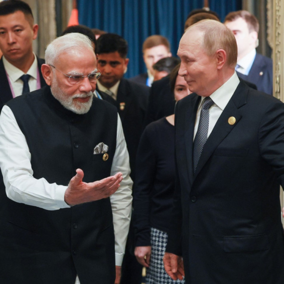 Putin dobio poklon od Modija: "Bagavad Gita" na ruskom jeziku