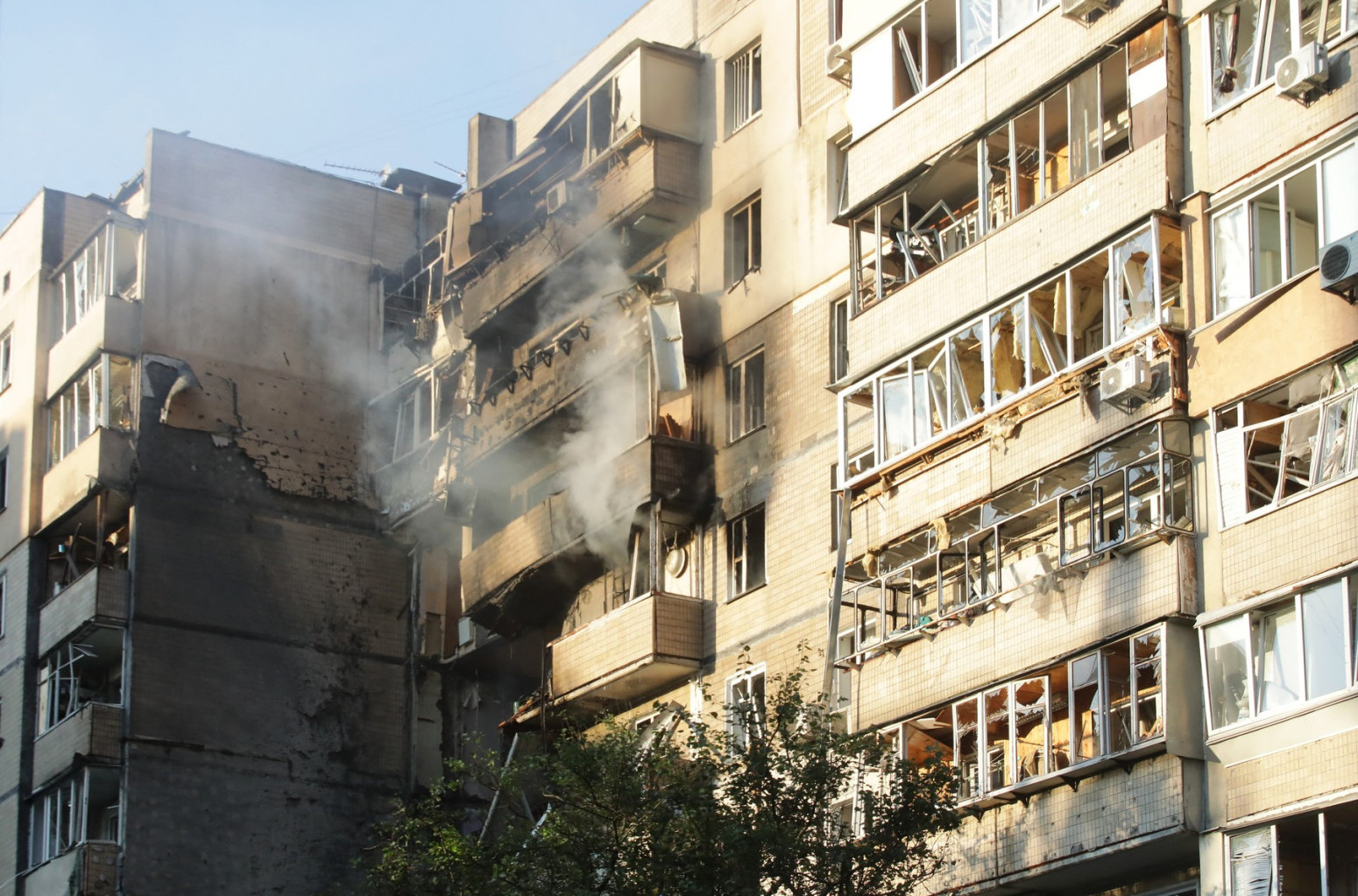 Ukrajinski fudbaler pokazao stan u Kijevu koji su razorili ruski dronovi FOTO/VIDEO