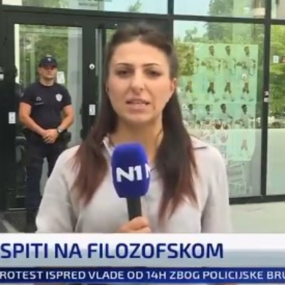 Reporterka očajna; U Rektoratu im ostali bicikl i usisivač – šta će to tamo?