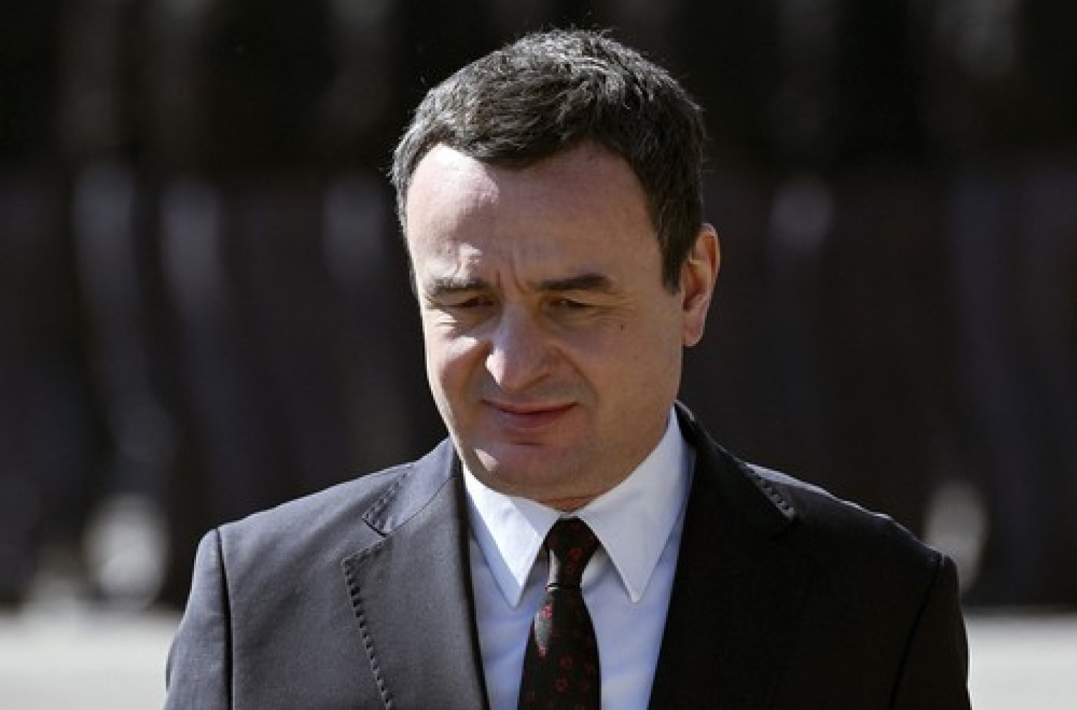 "Kurti is falling apart"