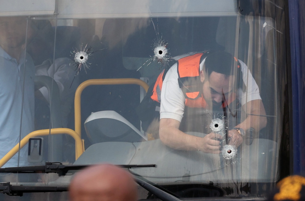 Isplivao snimak trenutka kada su napadači ušli u autobus i počeli da rešetaju VIDEO